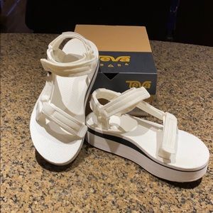 Teva platform sandals like new